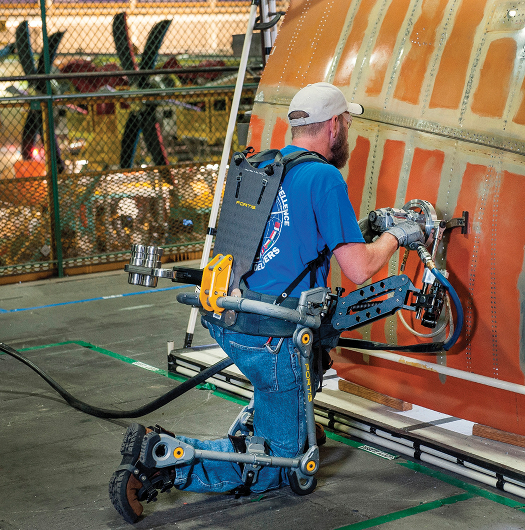 Exoskeleton，Tool design，industrial design，tough girl，Mechanical strongman，